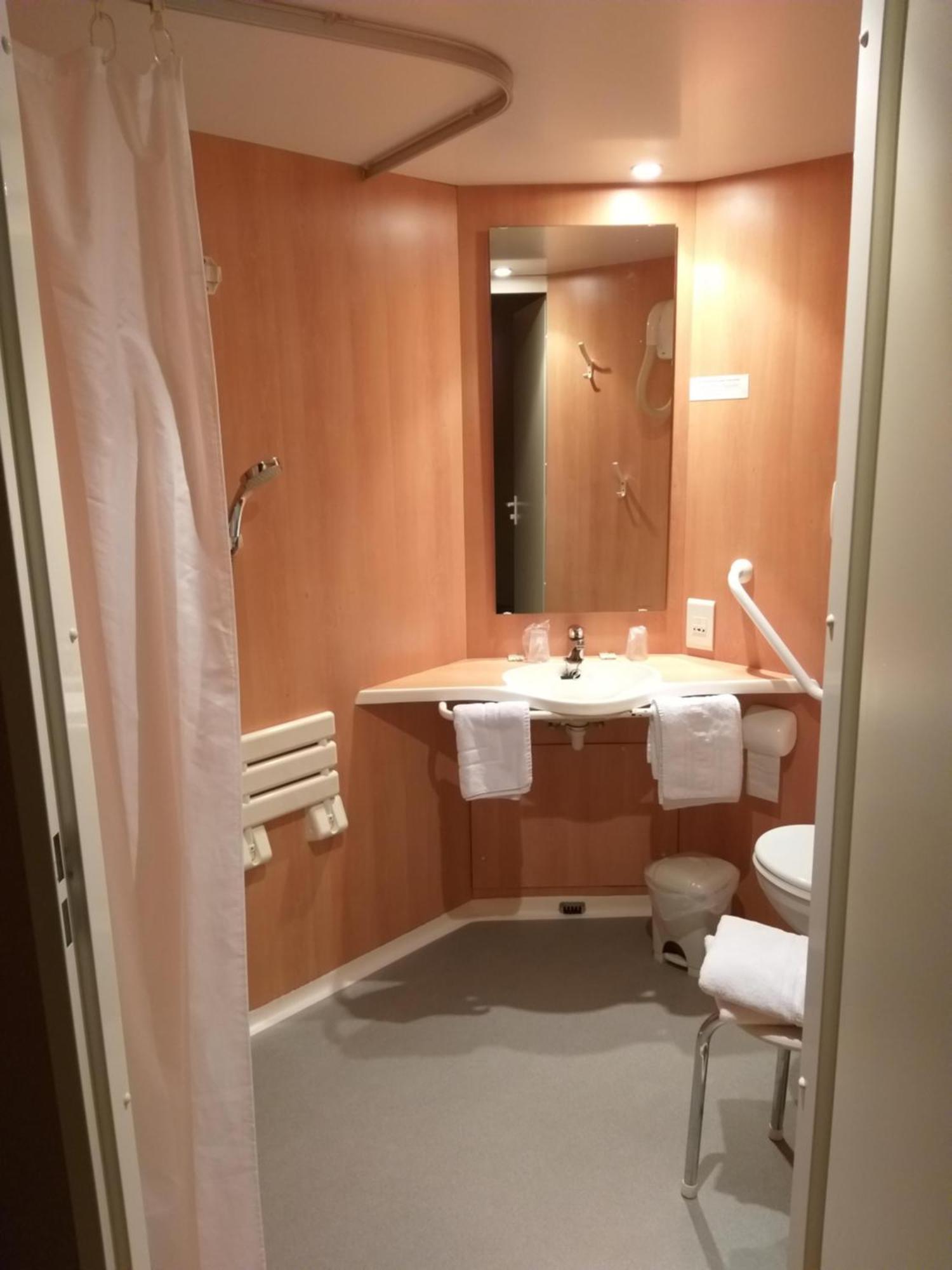 Logis Hotel - Les Paturelles Avesnelles Bagian luar foto