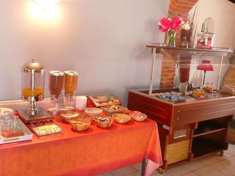 Logis Hotel - Les Paturelles Avesnelles Bagian luar foto