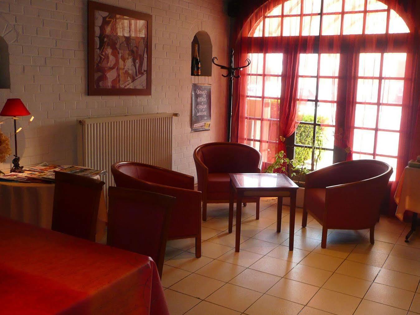 Logis Hotel - Les Paturelles Avesnelles Bagian luar foto