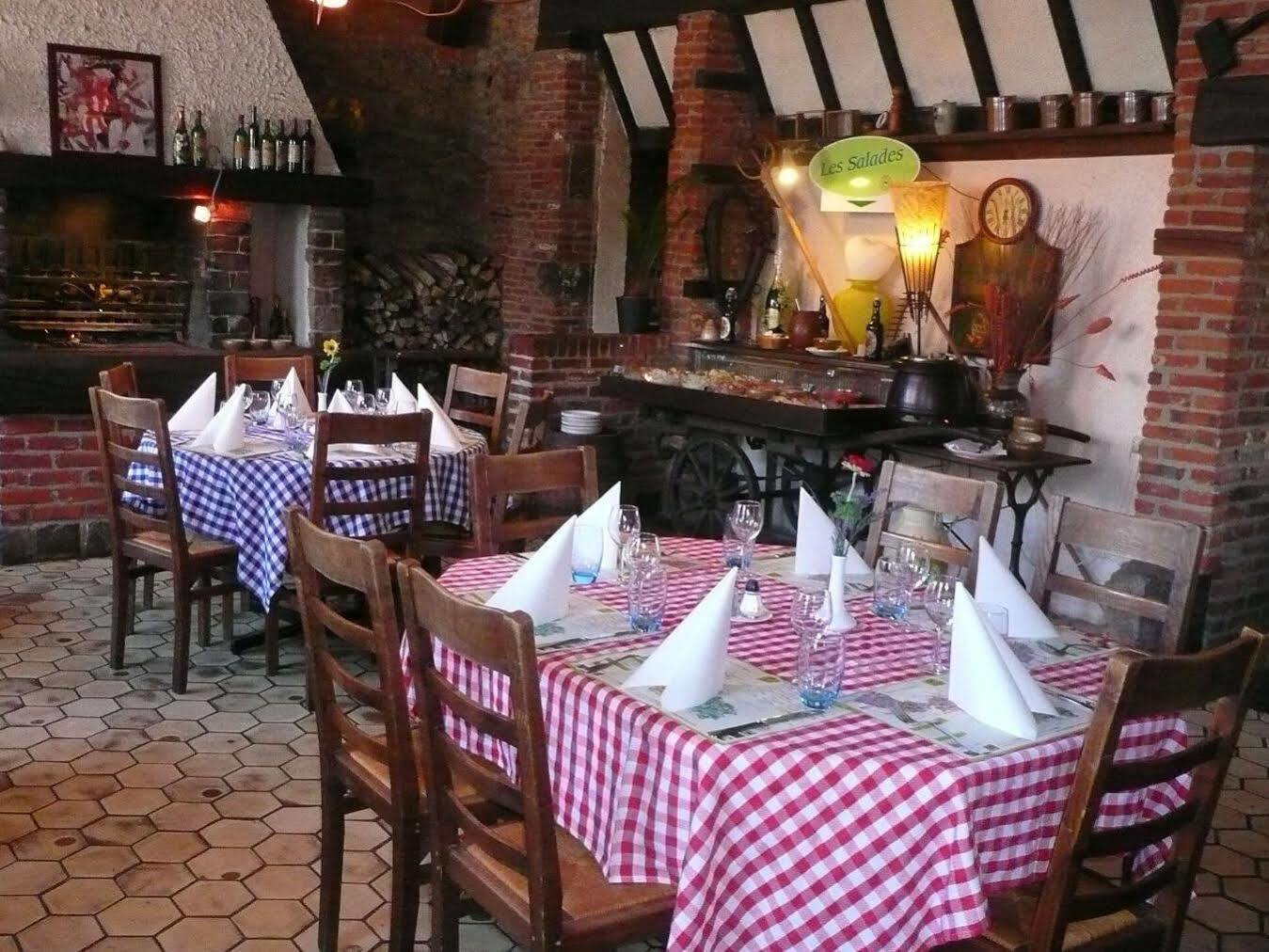 Logis Hotel - Les Paturelles Avesnelles Bagian luar foto