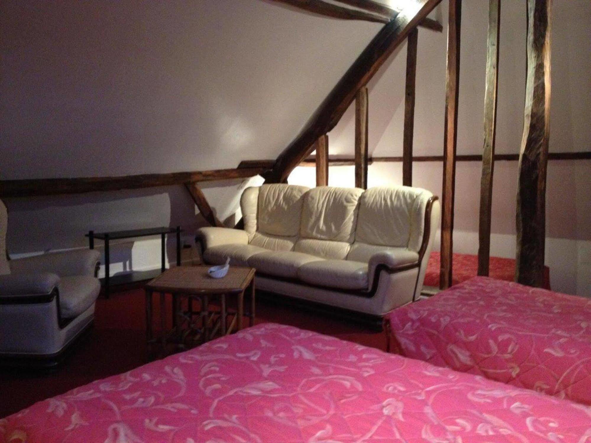 Logis Hotel - Les Paturelles Avesnelles Bagian luar foto