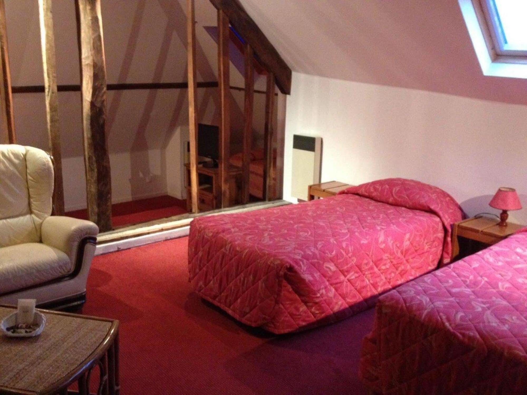 Logis Hotel - Les Paturelles Avesnelles Bagian luar foto